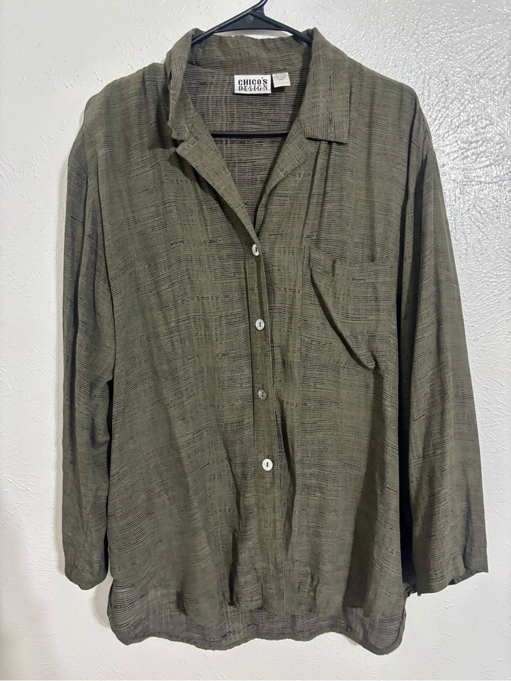 ❤️‍🩹 Vintage Chico’s Design Olive and black Long Sleeve Button Up Blouse 2